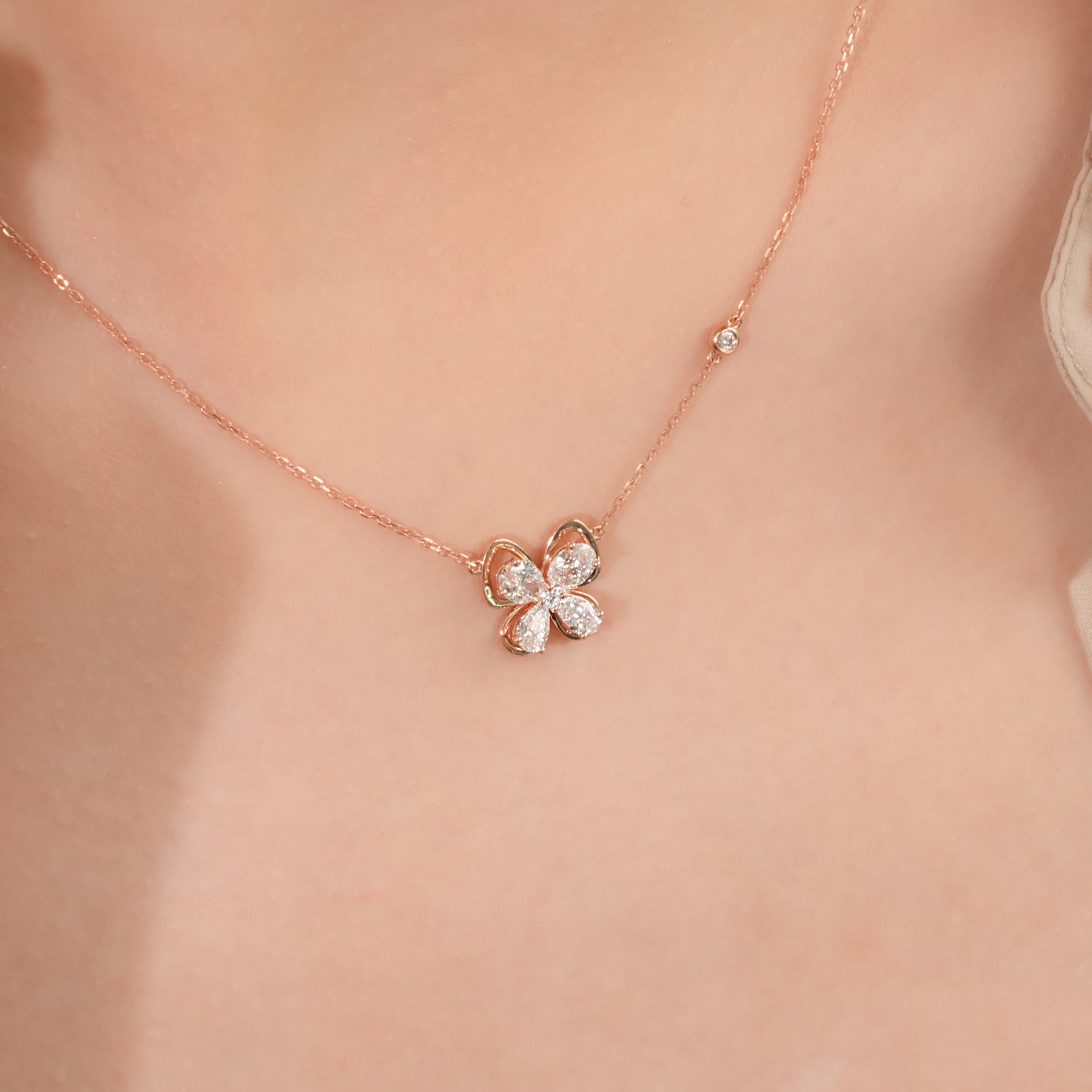 Snowy Butterfly's Dance Nacklace